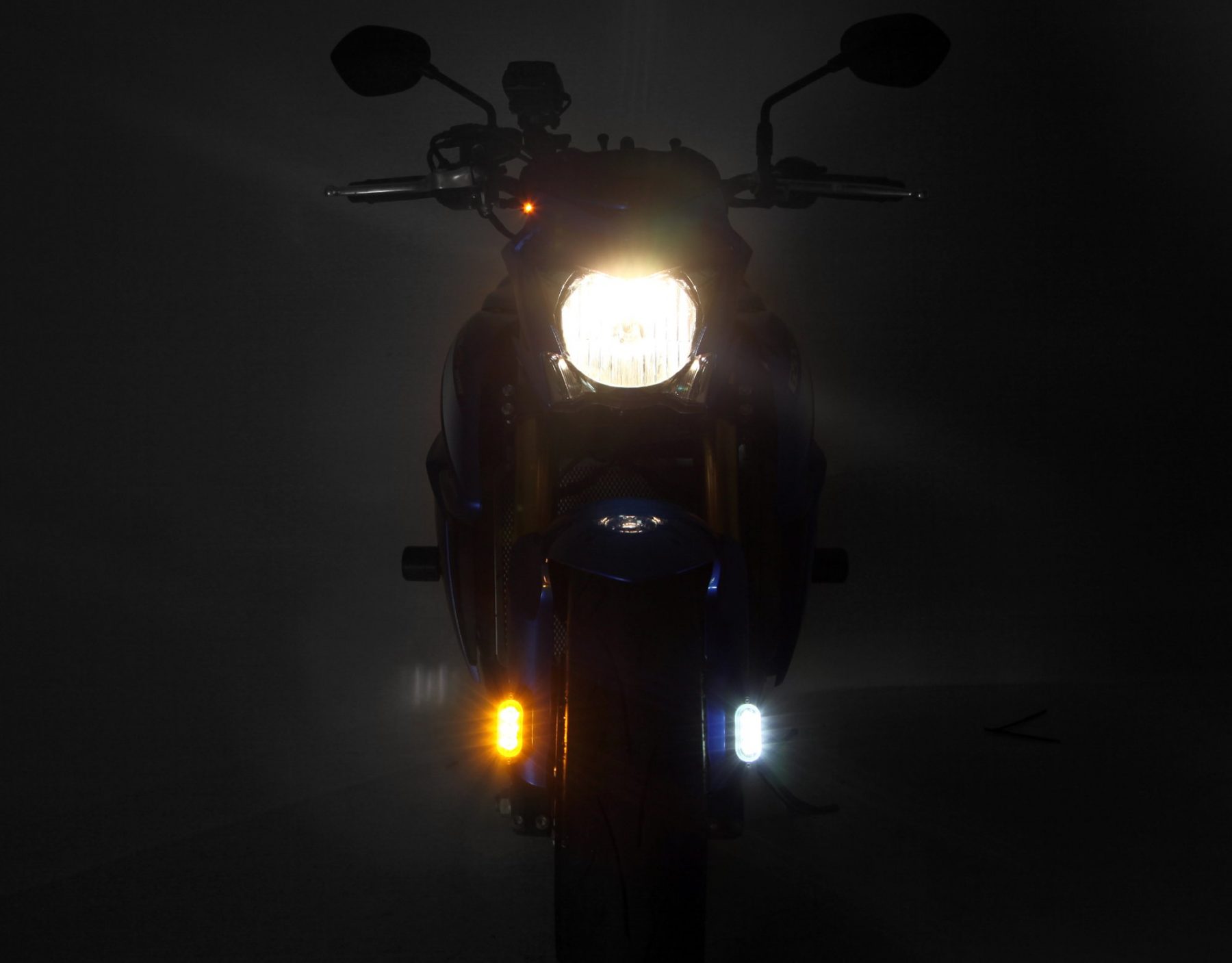Fenderonfront_2000x